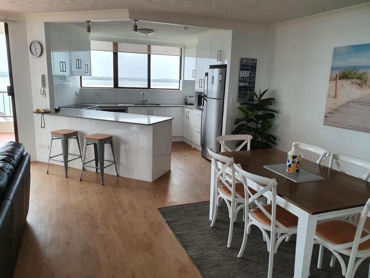 Broadwater Shores Waterfront Apartments Gold Coast Esterno foto