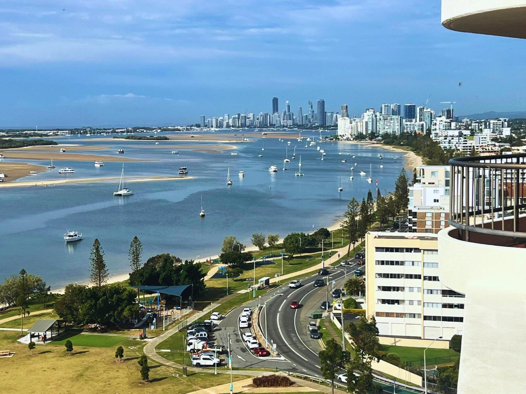 Broadwater Shores Waterfront Apartments Gold Coast Esterno foto
