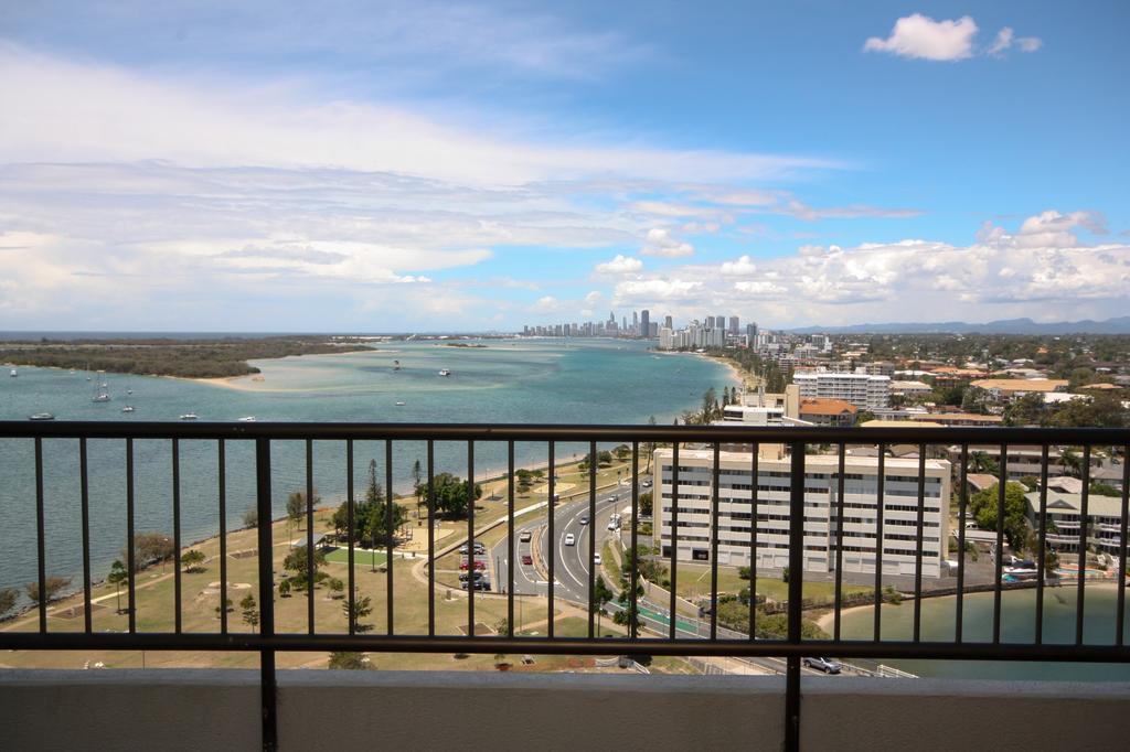 Broadwater Shores Waterfront Apartments Gold Coast Esterno foto